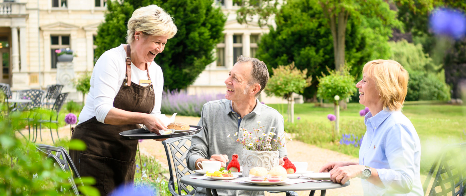 Essen im Schlossgarten Kaarz