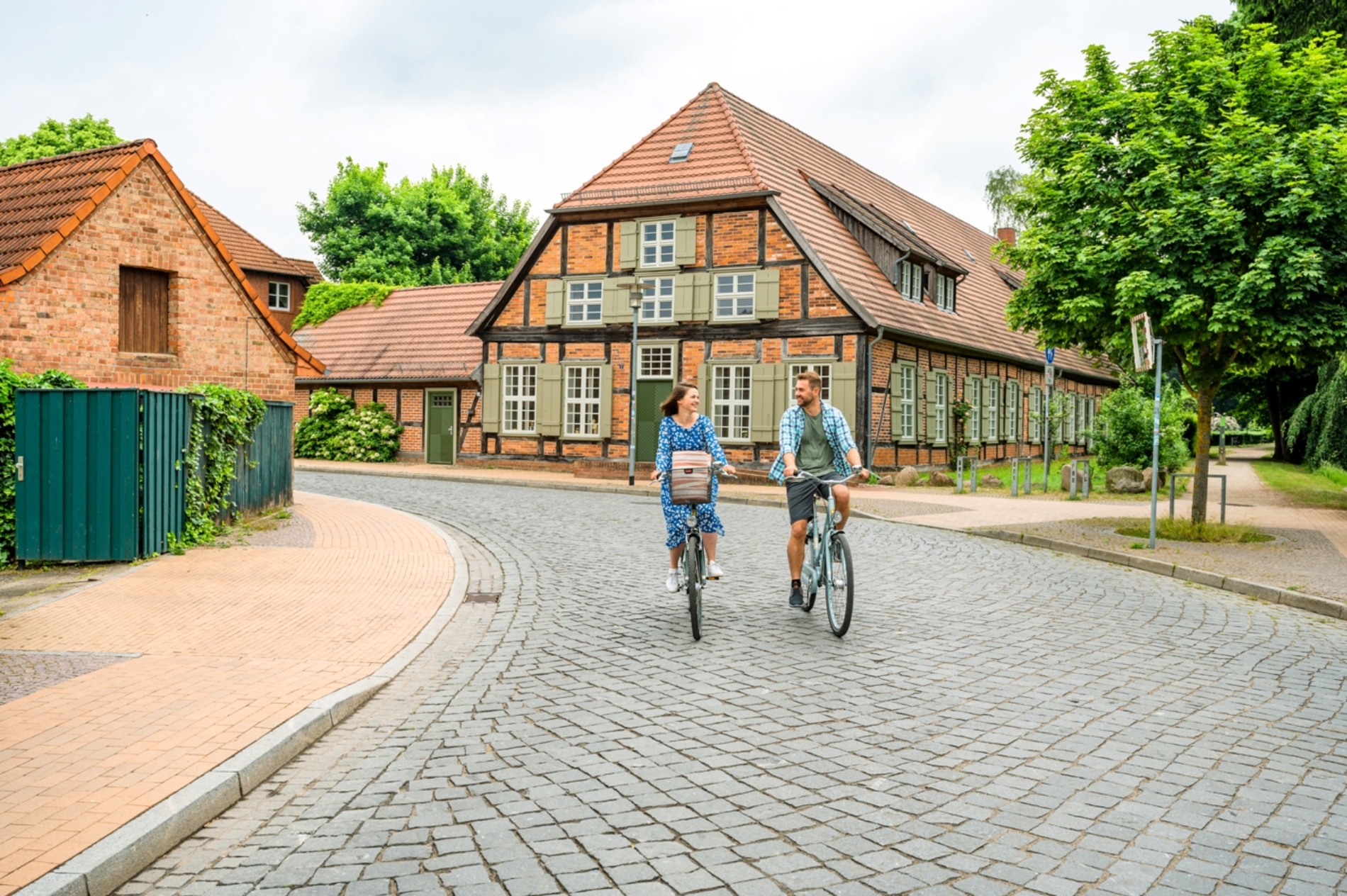 Radfahrer in der Altstadt von Ludwigslust © MV-T/ Markus Tiemann